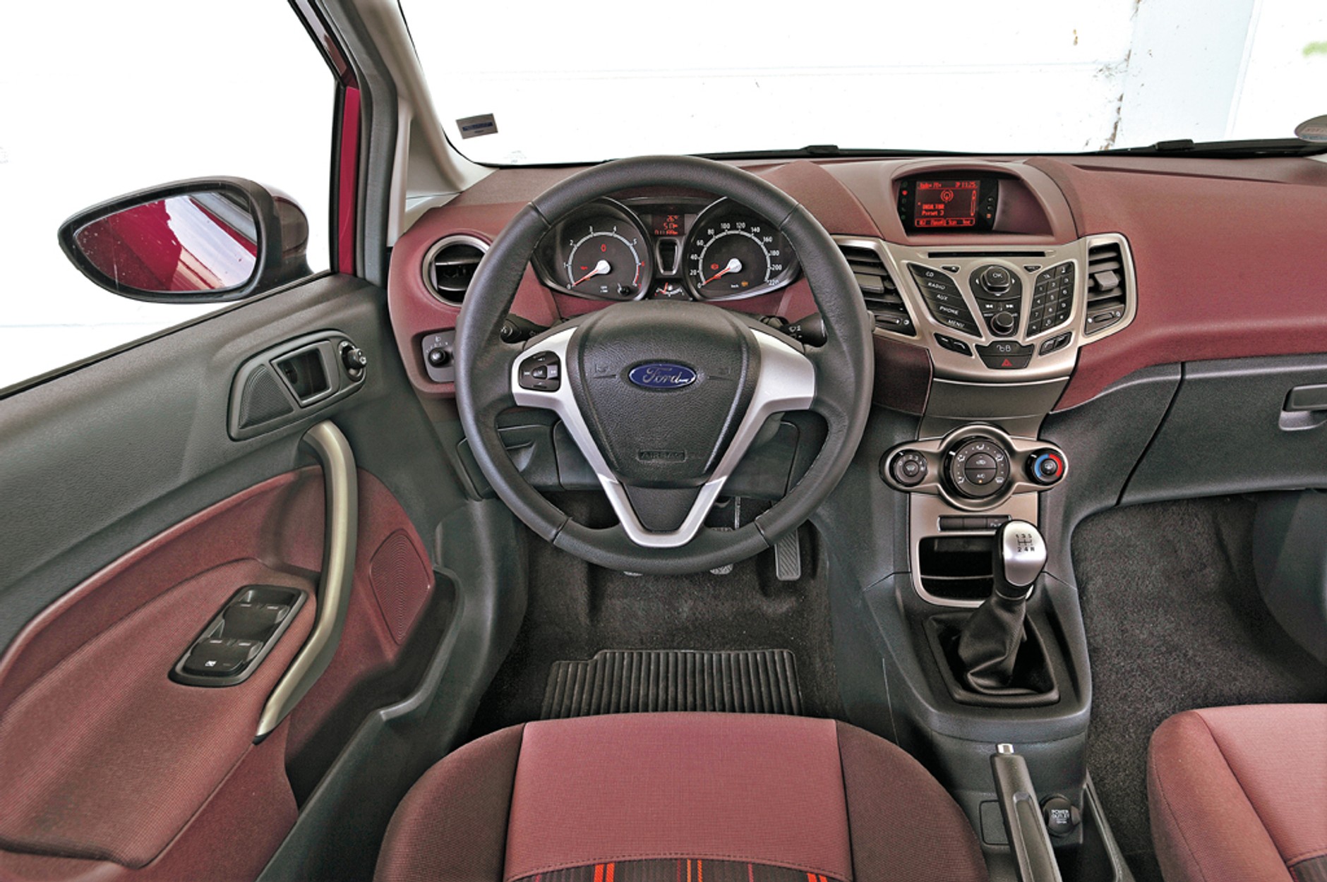 Nowy Volkswagen Polo kontra benzynowa konkurencja - Czy okaże się lepsze od Fiesty, Jazza, i20, Corsy i Clio?