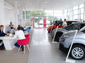 Więcej rejestrujemy, mniej produkujemy i zachłysnęliśmy się klasą premium [Raport PZPM]