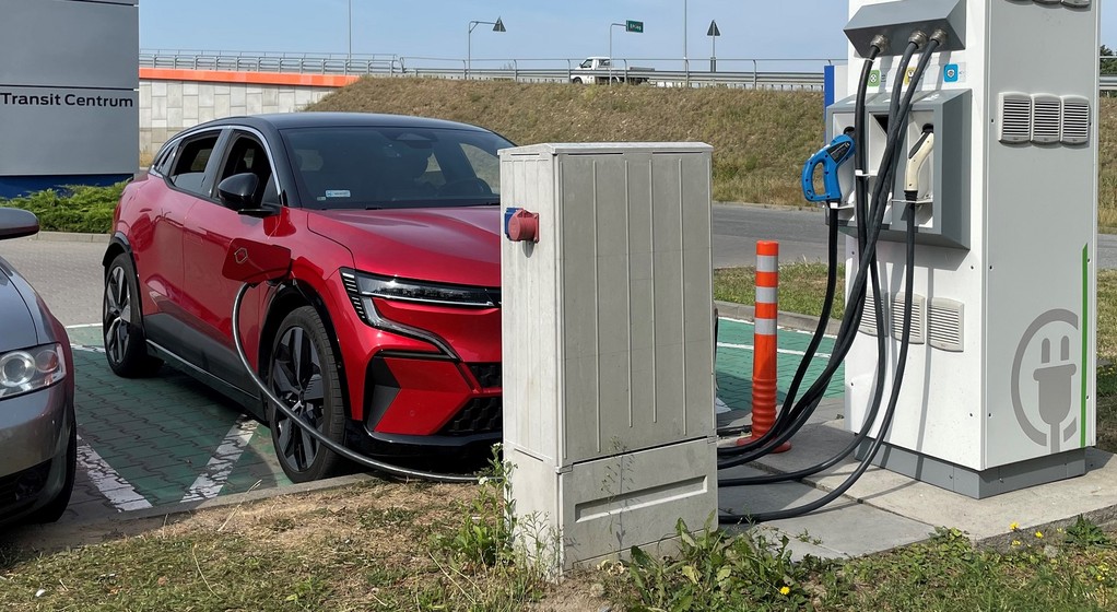 Ładowanie samochodu elektrycznego