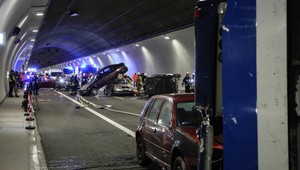 Zniszczone auta i ranni. Tak ćwiczyły służby w tunelu na Zakopiance. Otwarcie być może już w sobotę 