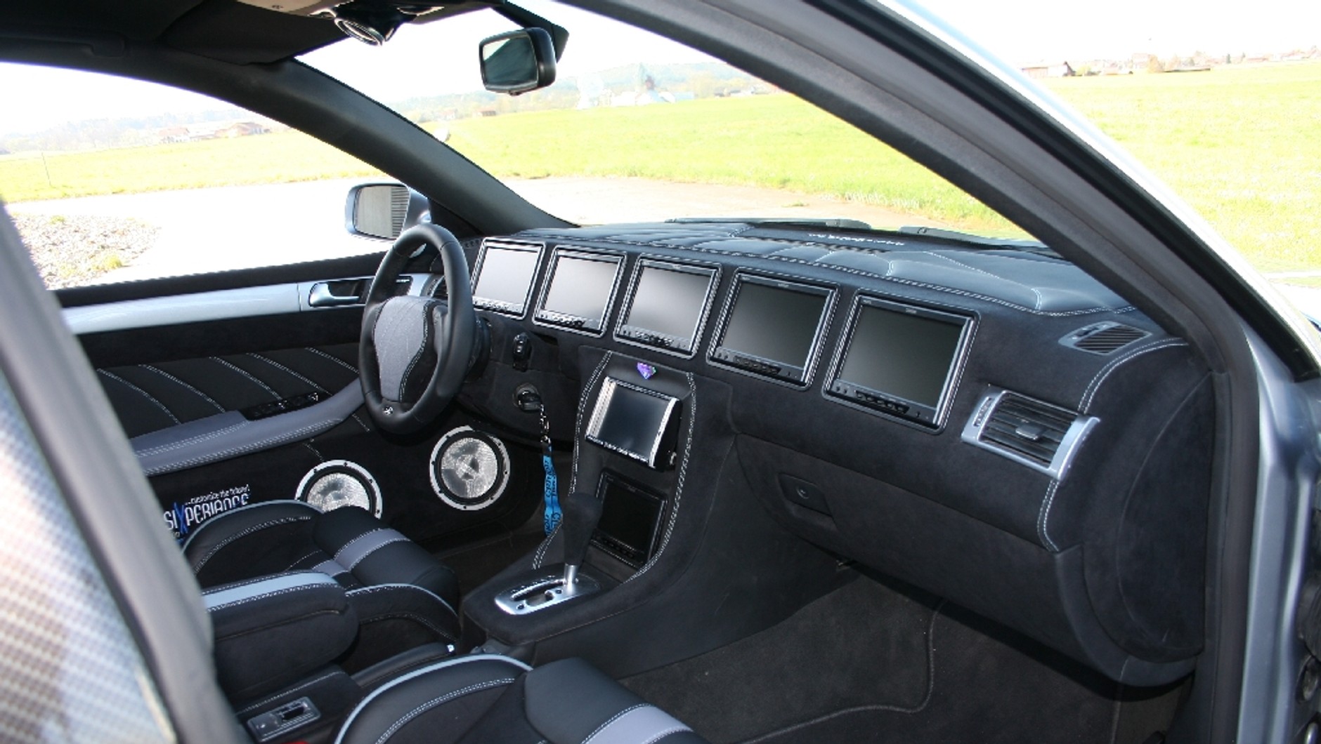 Audi A6 z systemem Clariona