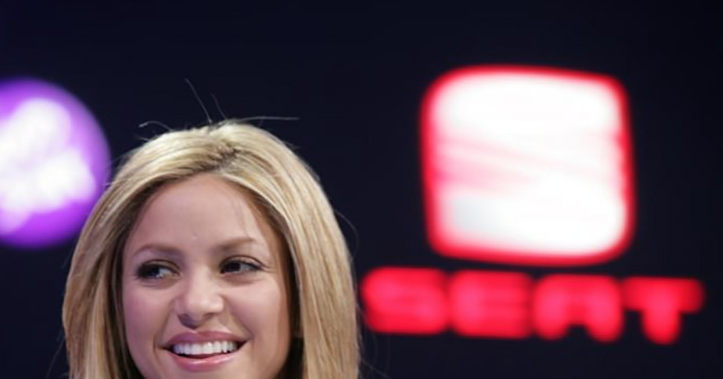 Genewa 2010: Seat - gwiazda muzyki pop, Shakira odwiedziła stoisko (galeria)