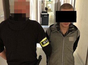 Zatrzymali bezdomnego w Warszawie. Miał przy sobie ponad 17 tys. zł