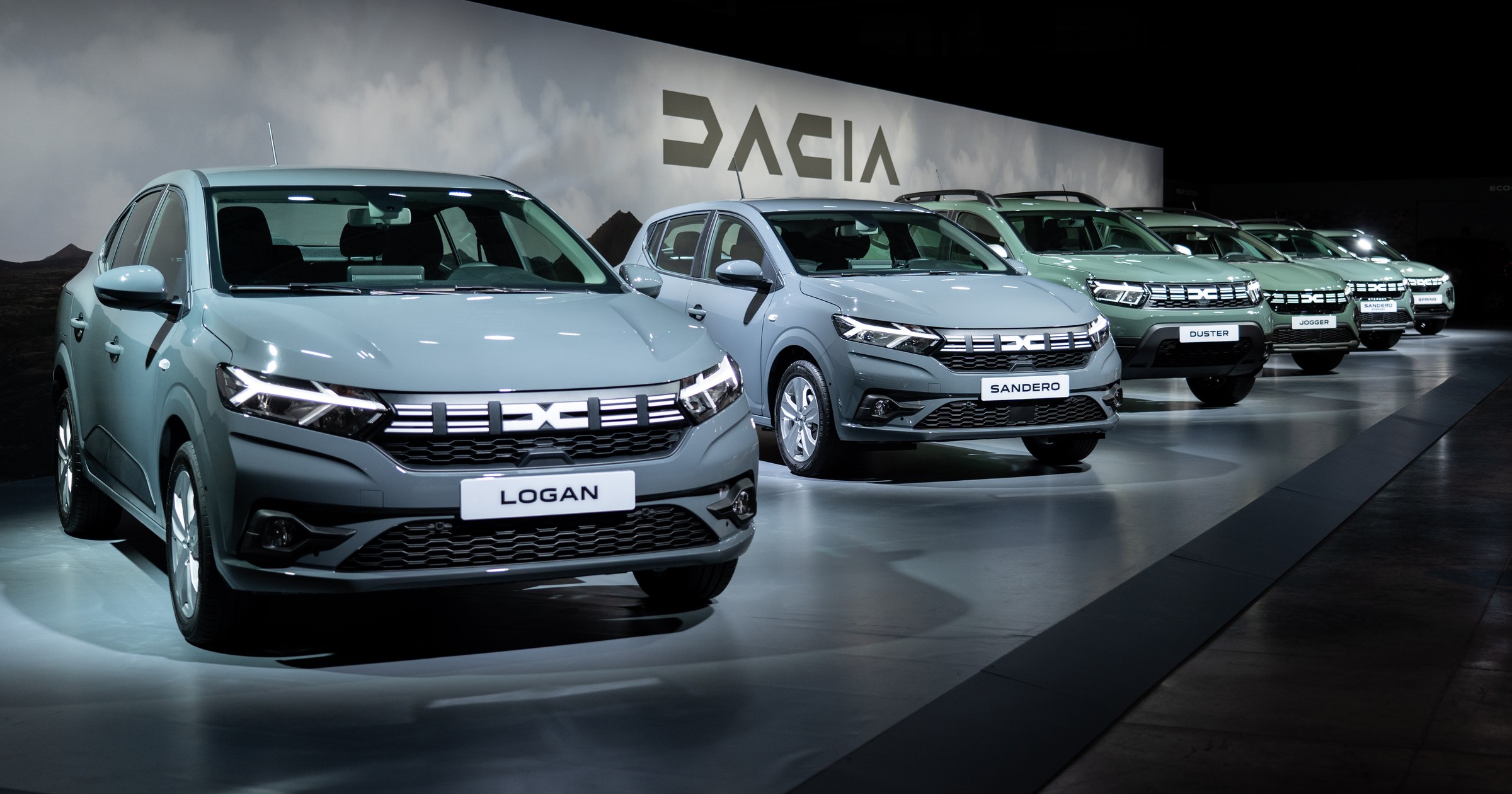 Dacia na Międzynarodowym Salonie Samochodowym w Paryżu