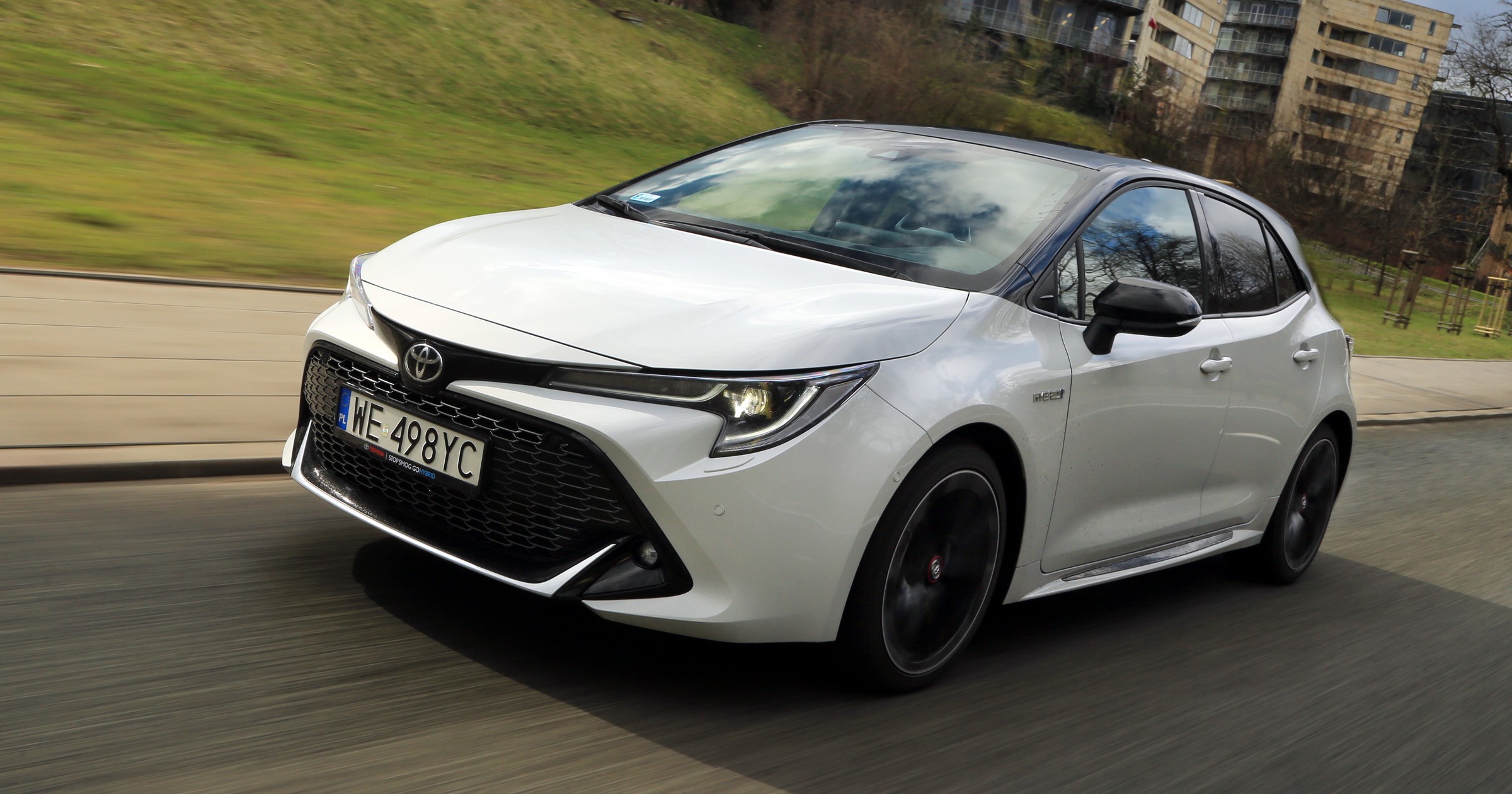Toyota Corolla 2.0 Hybrid 184 KM GR Sport - Corolla to w tym roku zdecydowany lider sprzedaży nowych aut