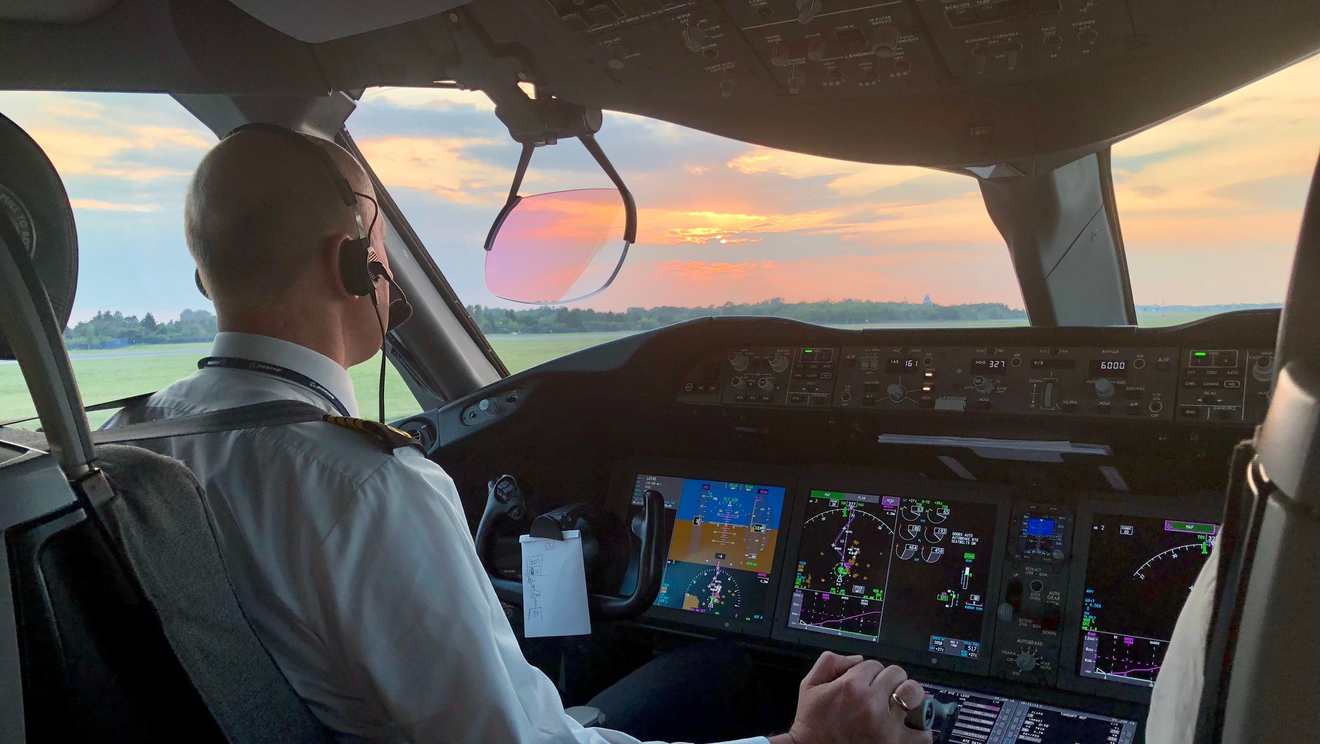 Kapitan Wiesław Lewandowski, na co dzień pilot-instruktor Boeinga 787 Dreamliner w PLL Lot