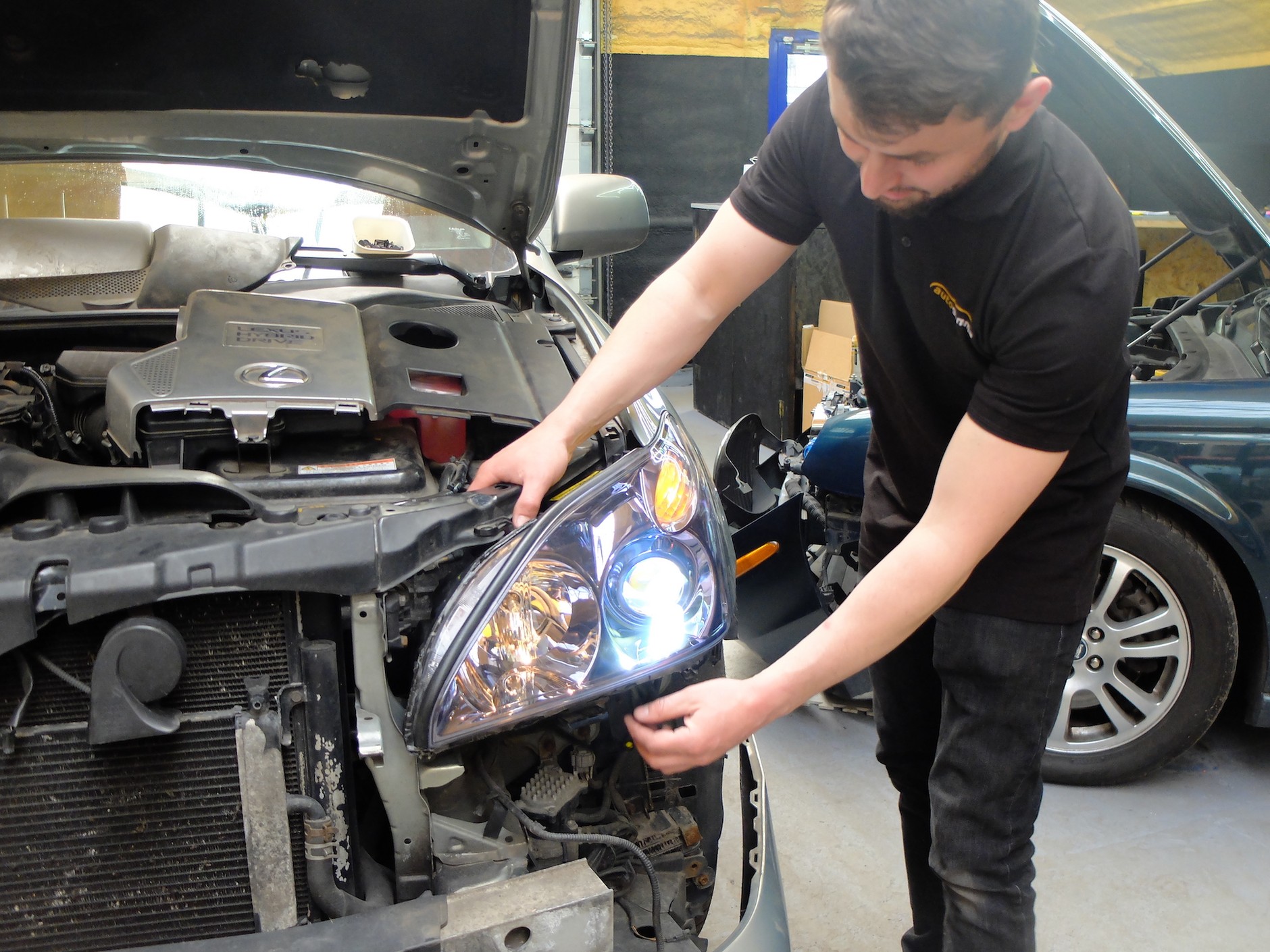 Zarówno reflektory halogenowe, jak i ksenony są coraz częściej przerabiane na światła LED. Nie wszystkie takie przeróbki są zgodne z prawem, choć często świecą bardzo poprawnie.