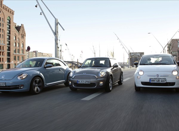 VW Beetle kontra Fiat 500 i MINI - Porównanie w stylu retro