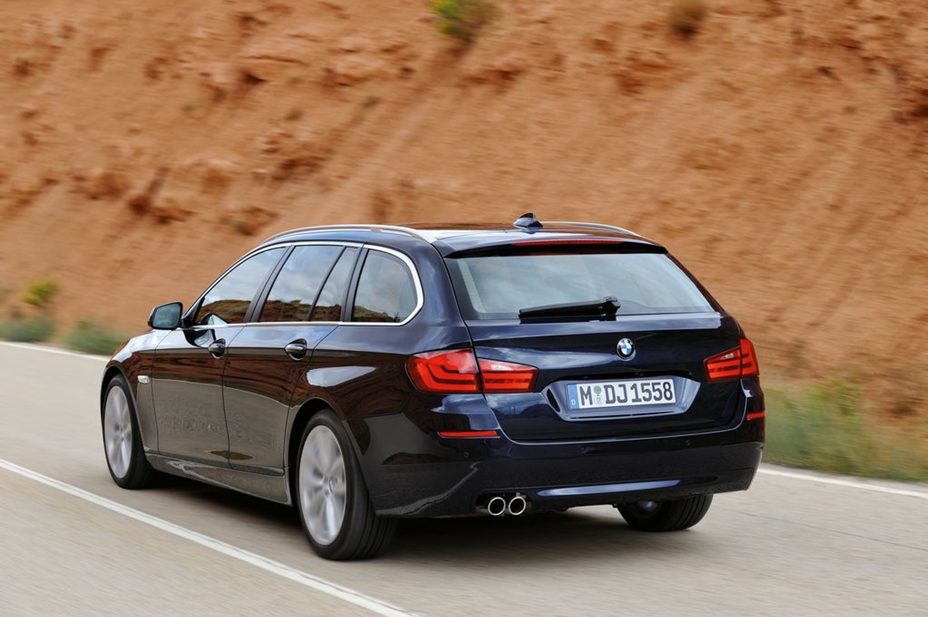 BMW5 Touring rok modelowy 2011 – zdjęcia i dane techniczne