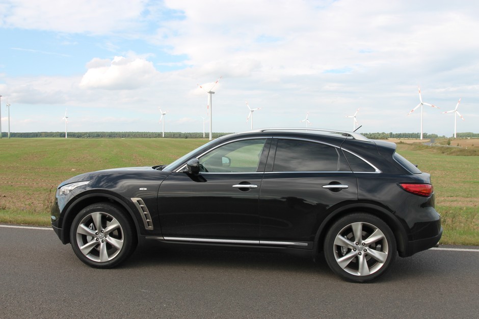 Infiniti FX50 i Infiniti FX30d – japoński gigant w dwóch odsłonach