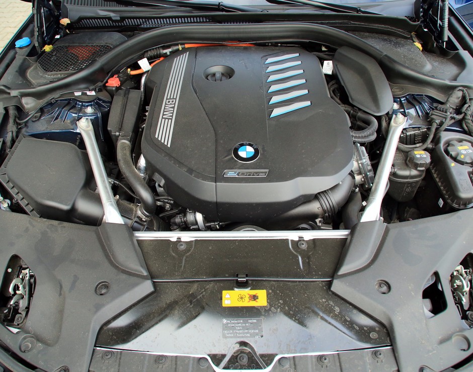 BMW 545e xDrive (2021, G30 LCI)