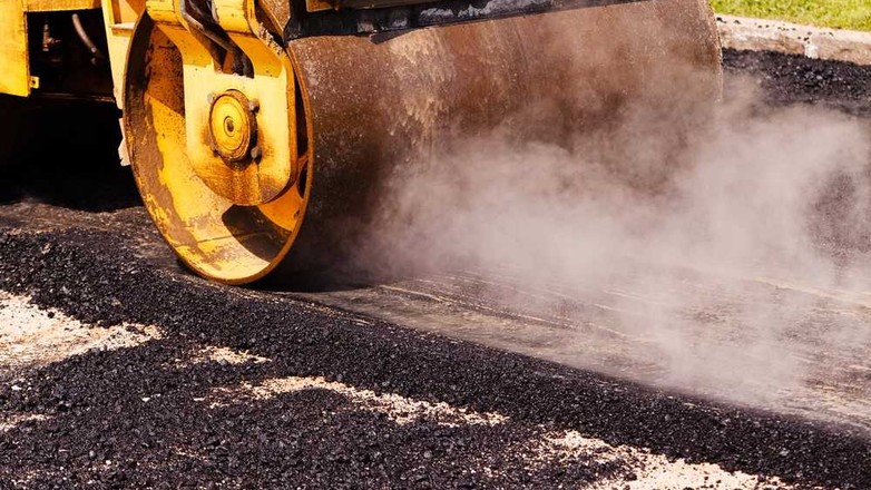 Remont Walec Budowa Droga Warszawa. Shutterstock Branko Jovanovic