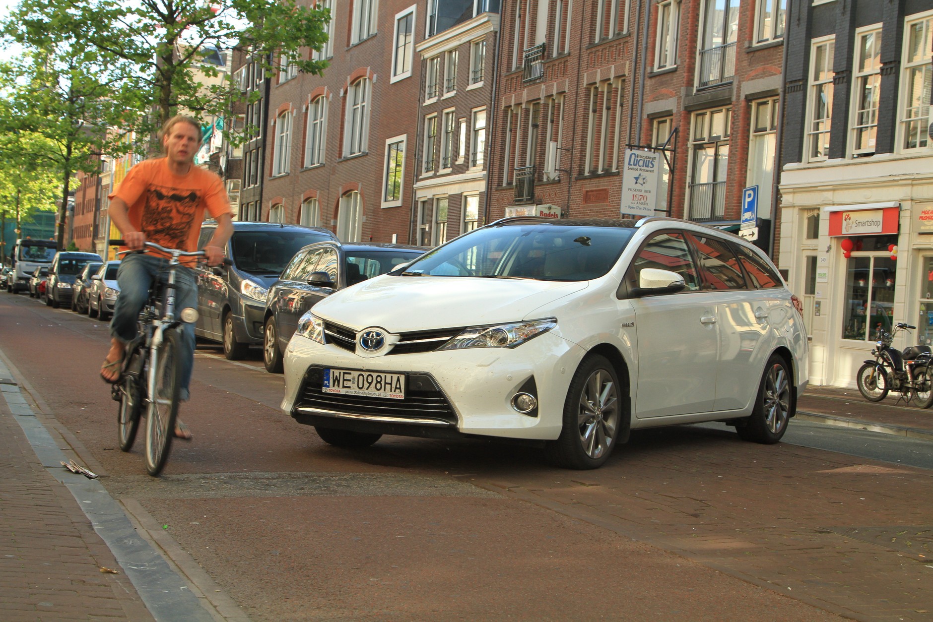 Toyota Auris Hybrid