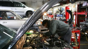 Jak bezpiecznie kupować używane części samochodowe? Motoryzacyjny poradnik
