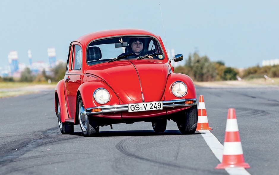 Gdy Mini i Renault 4 zadebiutowały, on już uchodził za klasyka. Był też jeszcze produko-wany, kiedy tamte stały już w muzeum. W latach 80. Garbusa kupowali tylko ci, którzy mieli z jakiegoś powodu alergię na Golfa