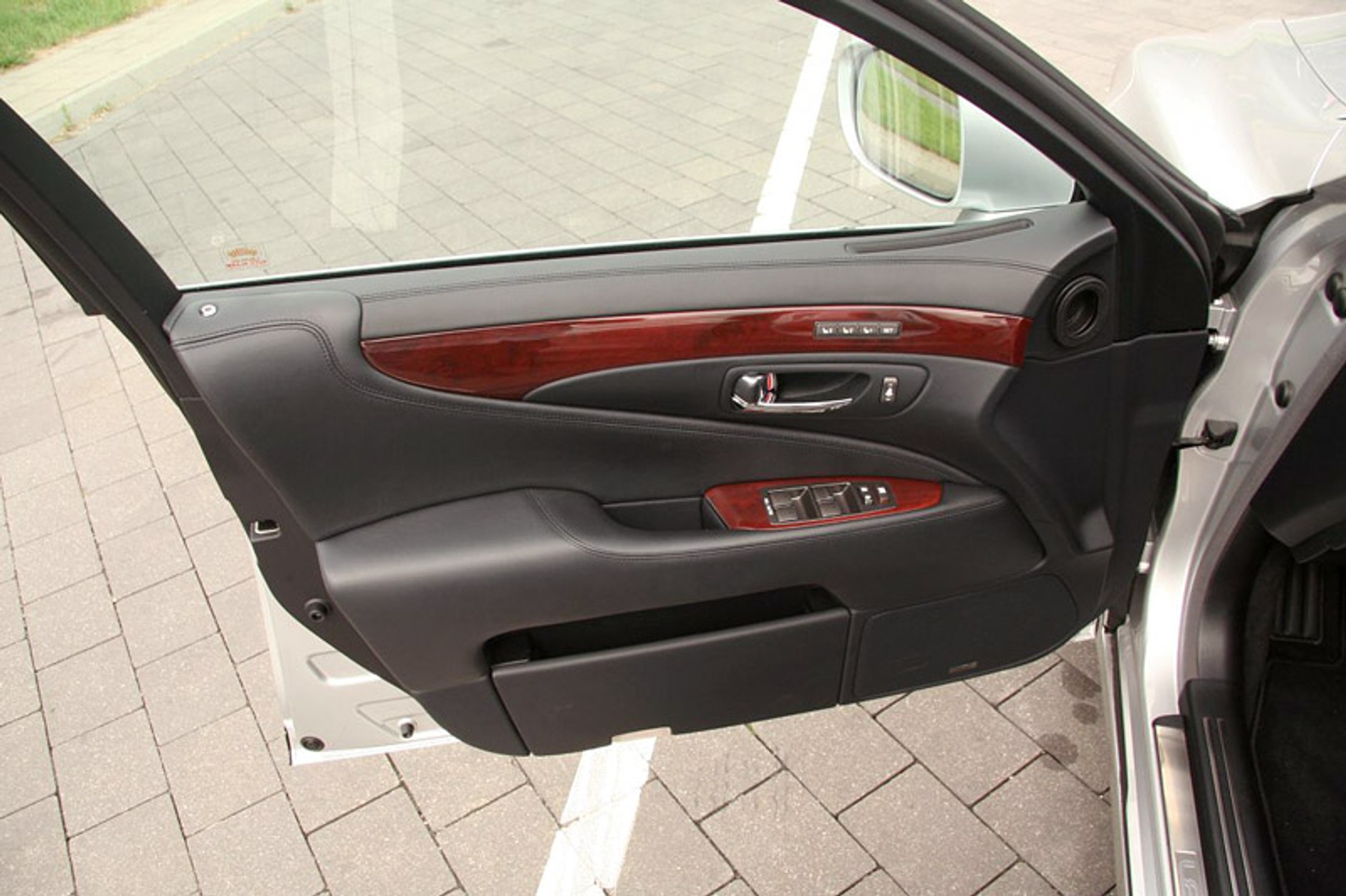 Lexus: hybrydowe wersje modeli GS i LS z większym bagażnikiem