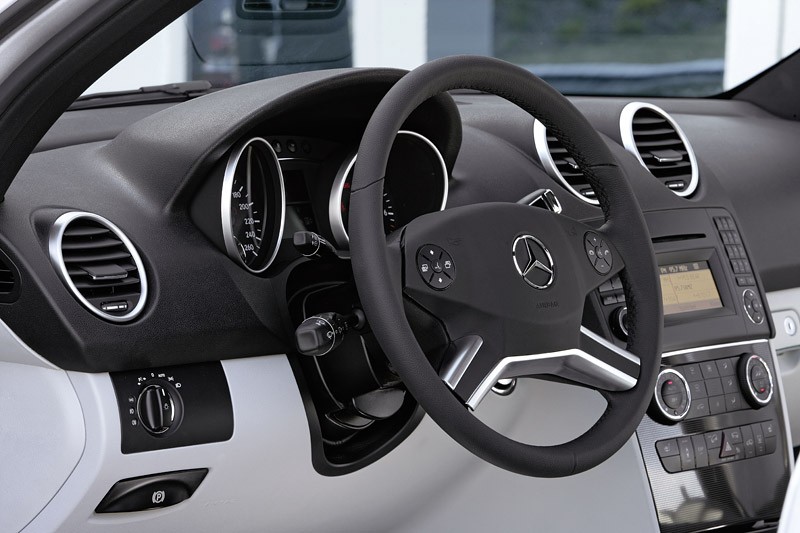 Mercedes-Benz M: facelifting stuttgarckiego SUV-a