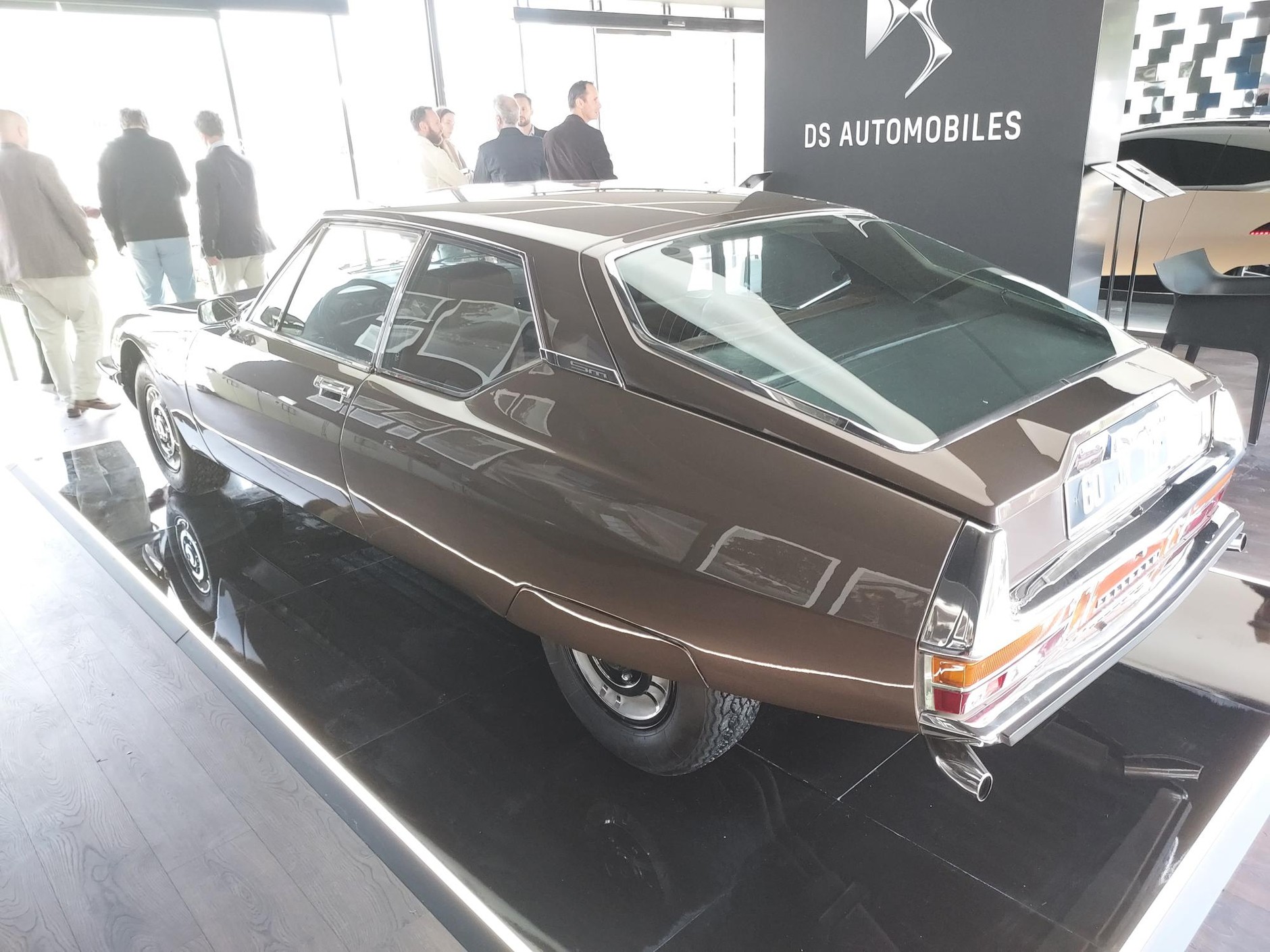 Citroen SM Tribute – osłonięte tylne koła