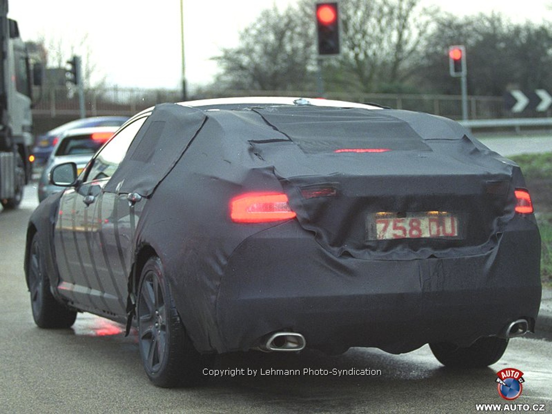 Jaguar XF: nagroda dla „widma”