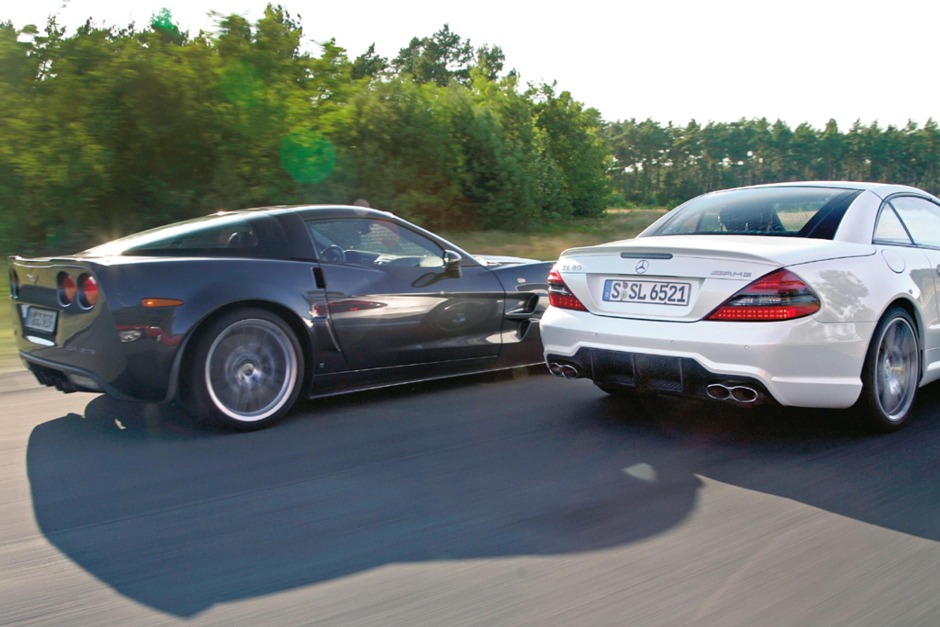 Corvette ZR1 kontra Mercedes SL 65 AMG: Tu topi się asfalt i płonie powietrze