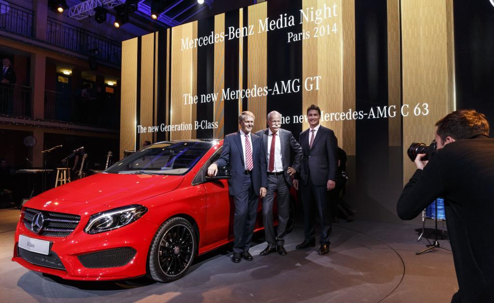 Mercedesy na salonie w Paryżu