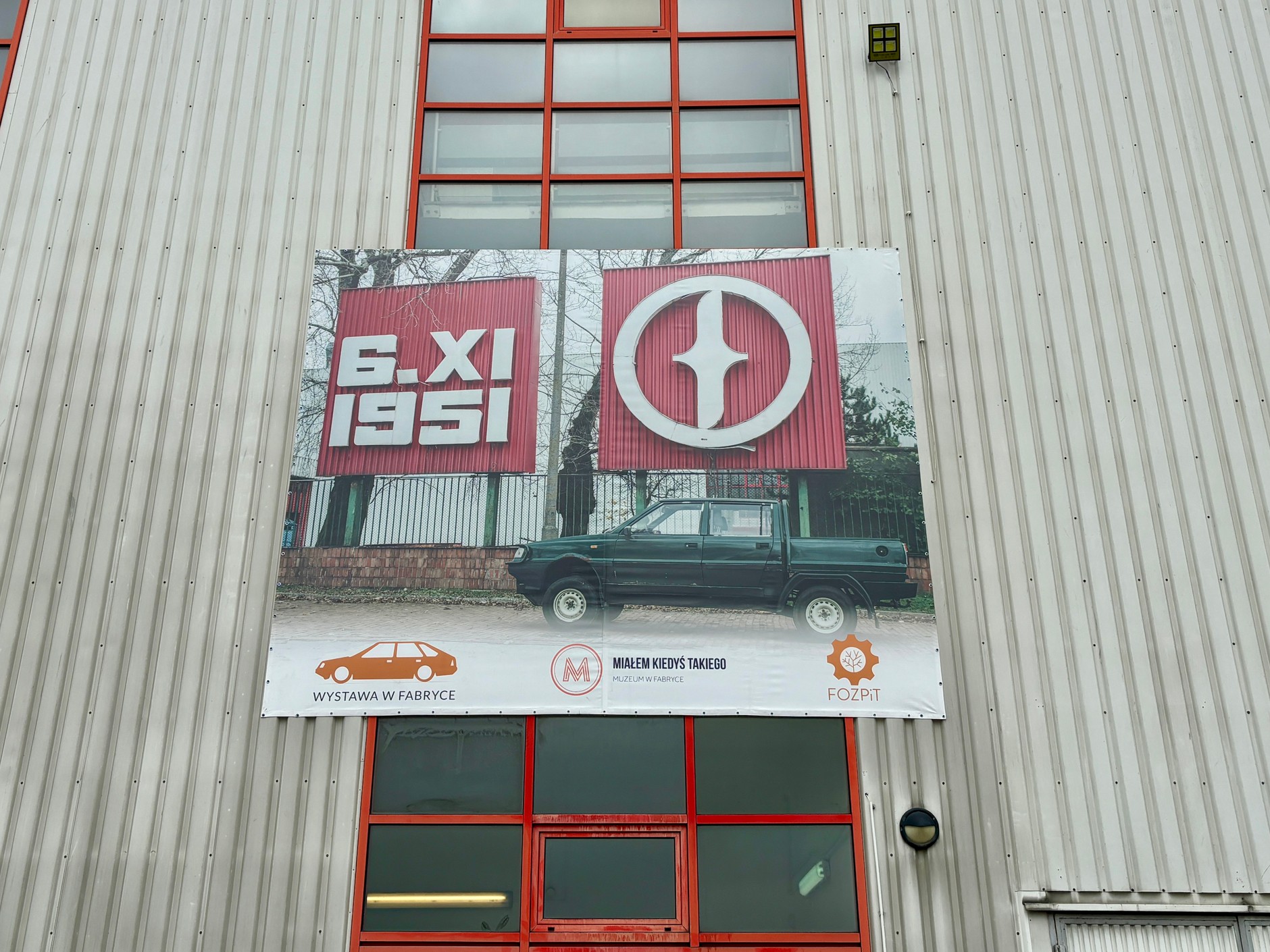 Wystawa w dawnej fabryce FSO