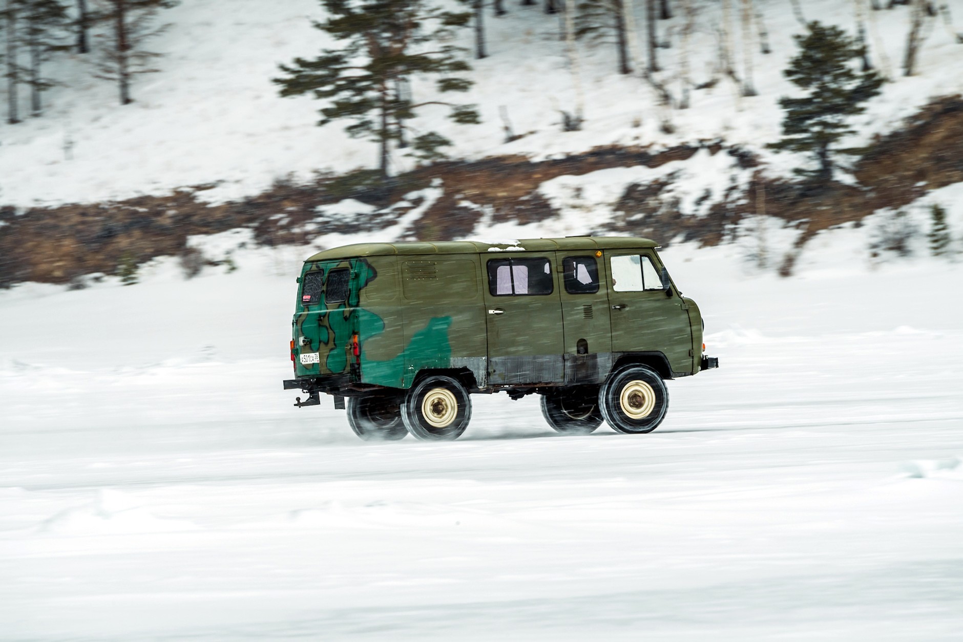Mazda CX-5 na zamarzniętym Bajkale