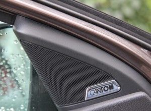 Jak gra Canton w Octavii?