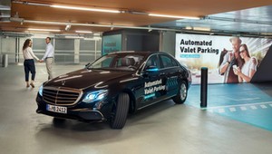 Podjedź, wyjdź, kliknij – prawdziwe automatyczne parkowanie