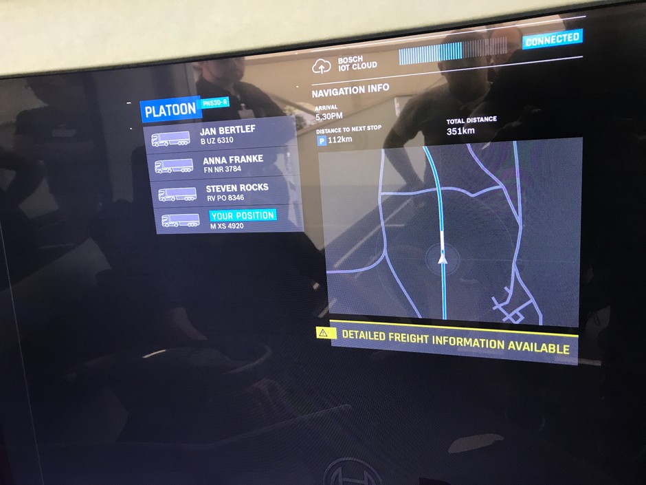 Komunikaty z autonomicznego konwoju - Bosch VisionX