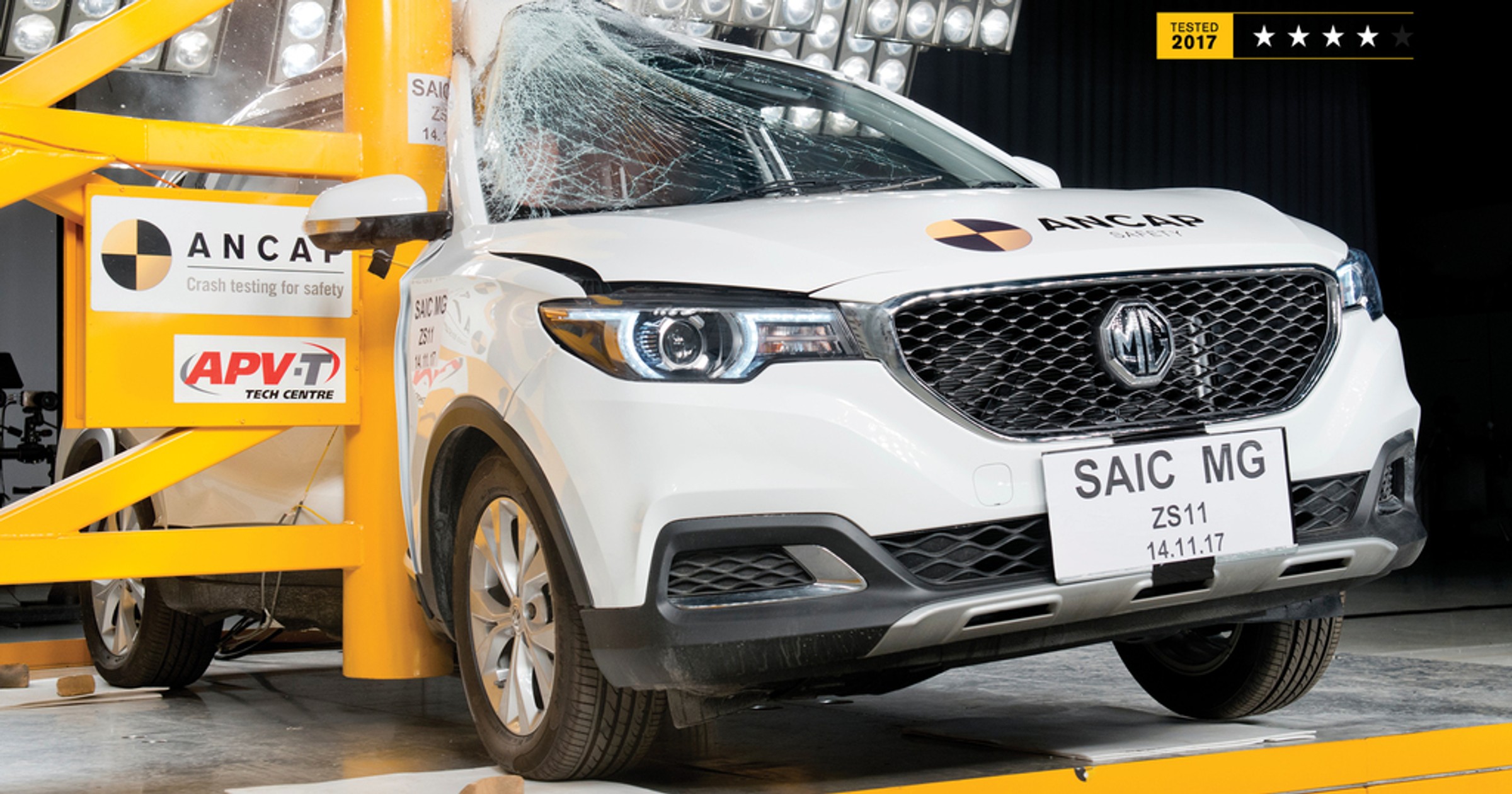 MG ZS przy uderzeniu bocznym w słup
