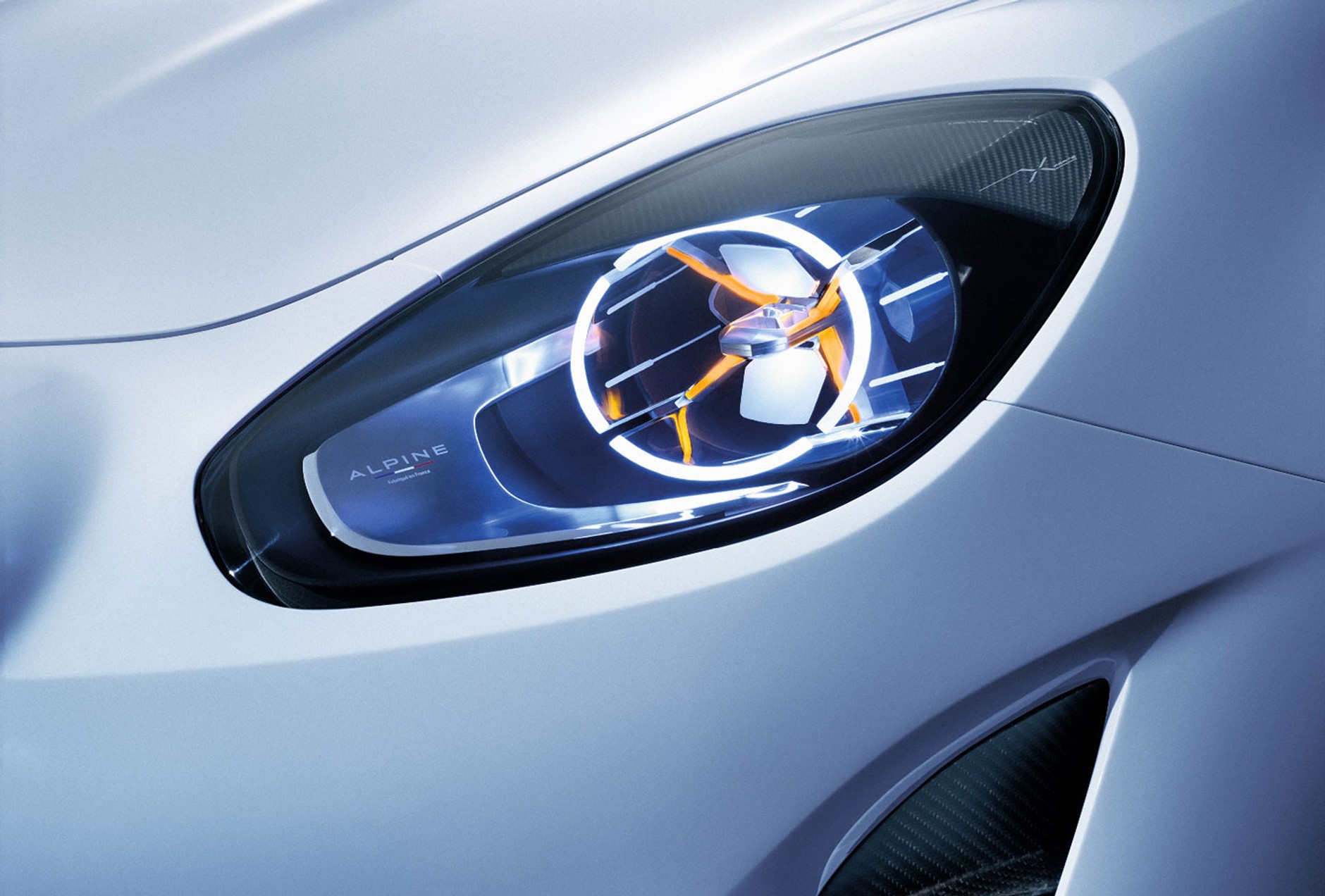 Renault przywraca blask Alpinie