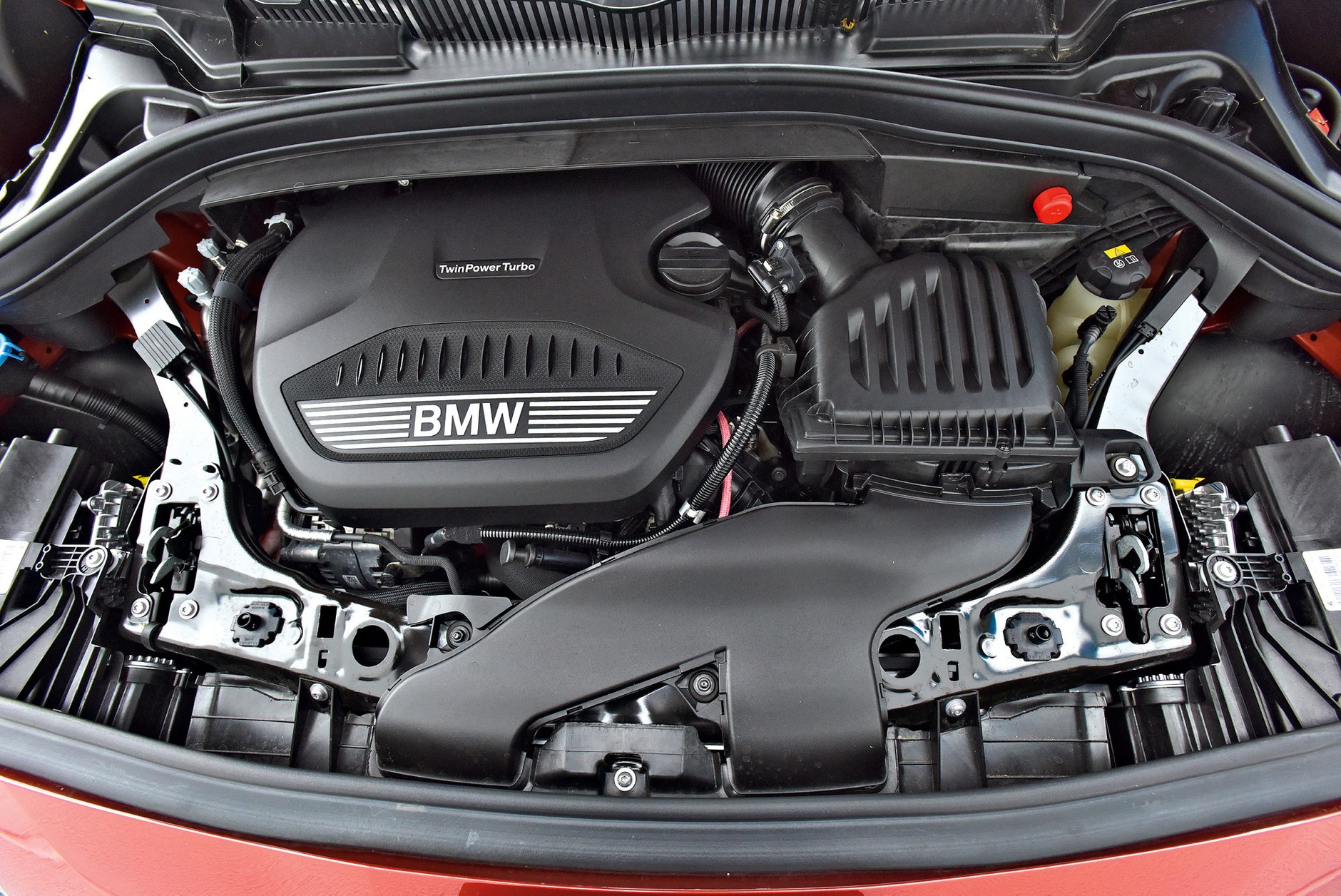 Porównanie: benzynowa hybryda, dieslowska hybryda kontra diesel i benzyna