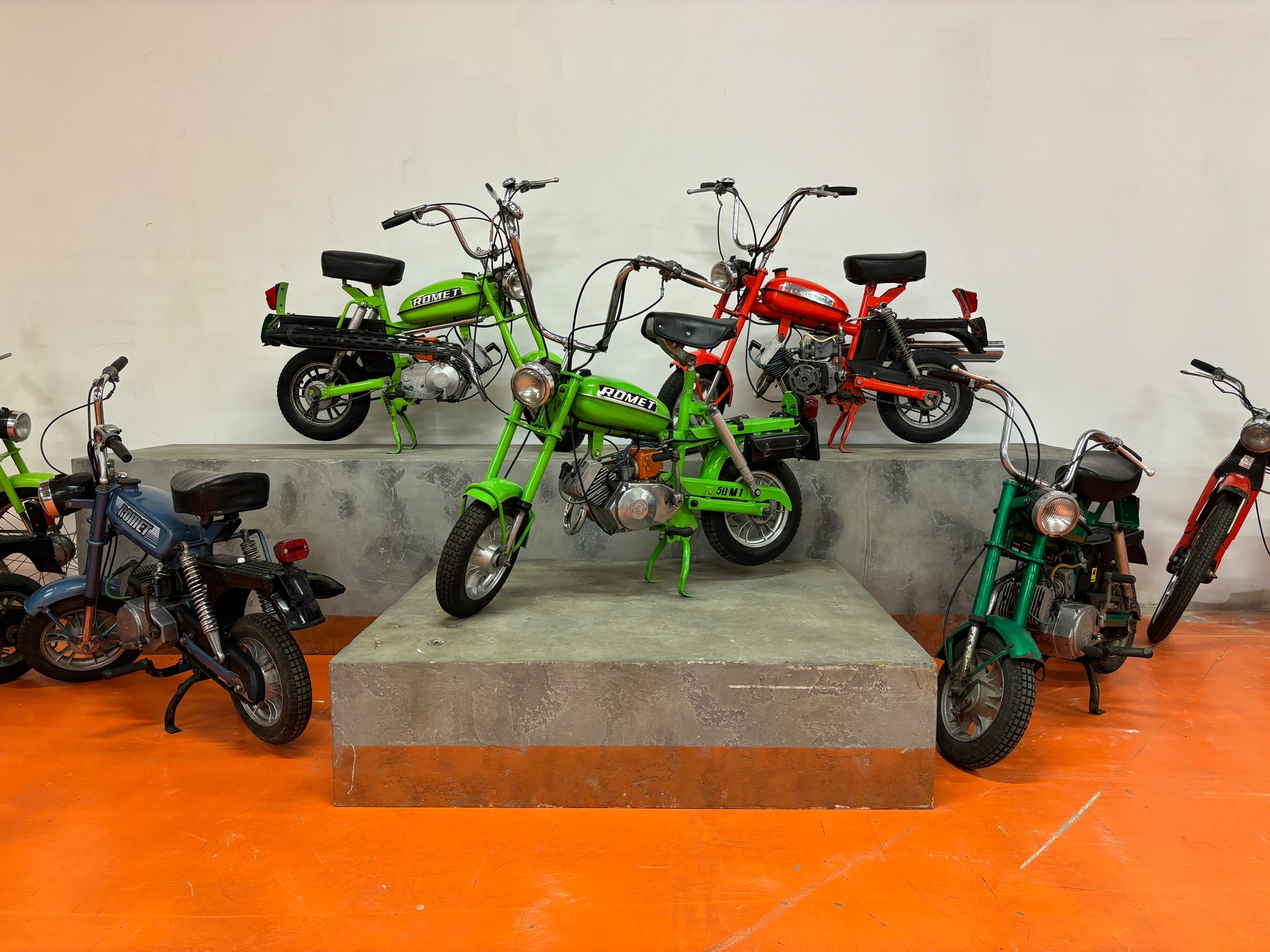 Wystawa w dawnej fabryce FSO