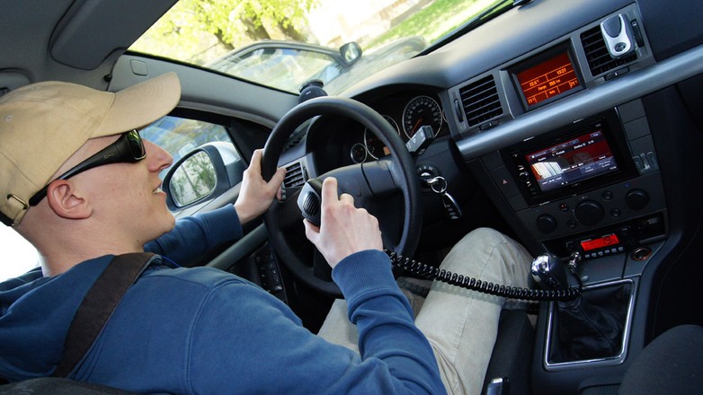 Dlaczego z CB-radiem jedzie się bezpieczniej?