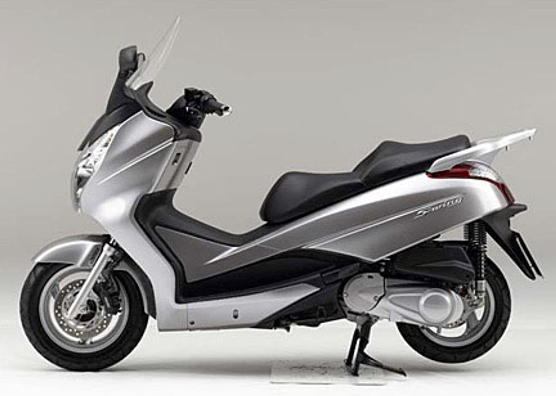 Honda 125 S-Wing: pierwsze informacje i zdjęcia