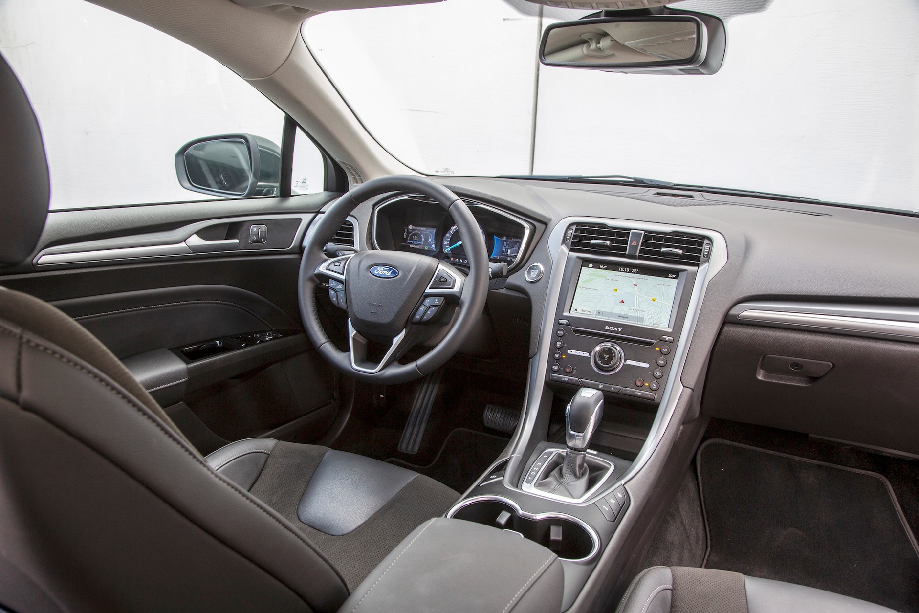 Ford Mondeo Hybrid Titanium