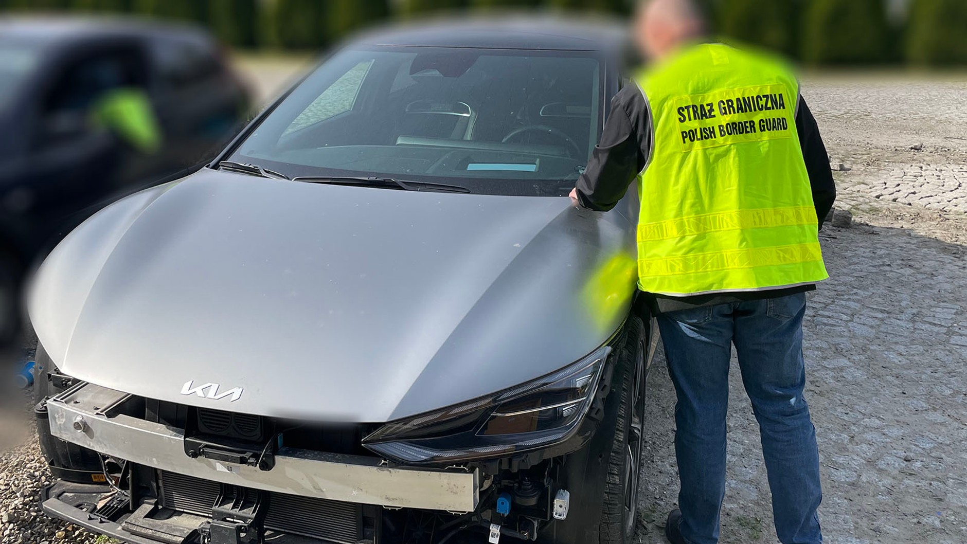 Częściowo zdemontowana Kia EV6 GT pochodząca z kradzieży