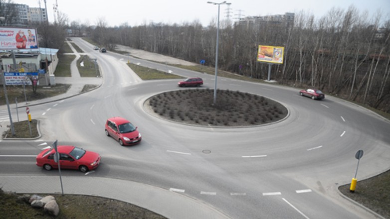 Rondo, czyli jak jeździć po zakręconym skrzyżowaniu?