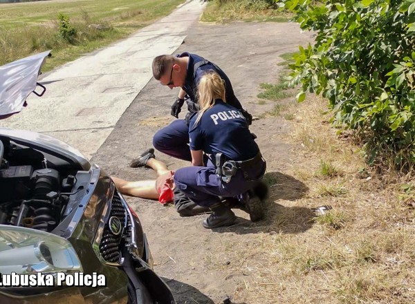 Ukradł Porsche, później rozbił je o... nieoznakowany radiowóz [WIDEO]
