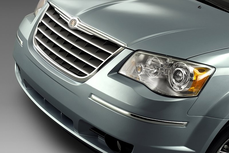 Chrysler Voyager: pierwsze zdjęcia nowej wersji