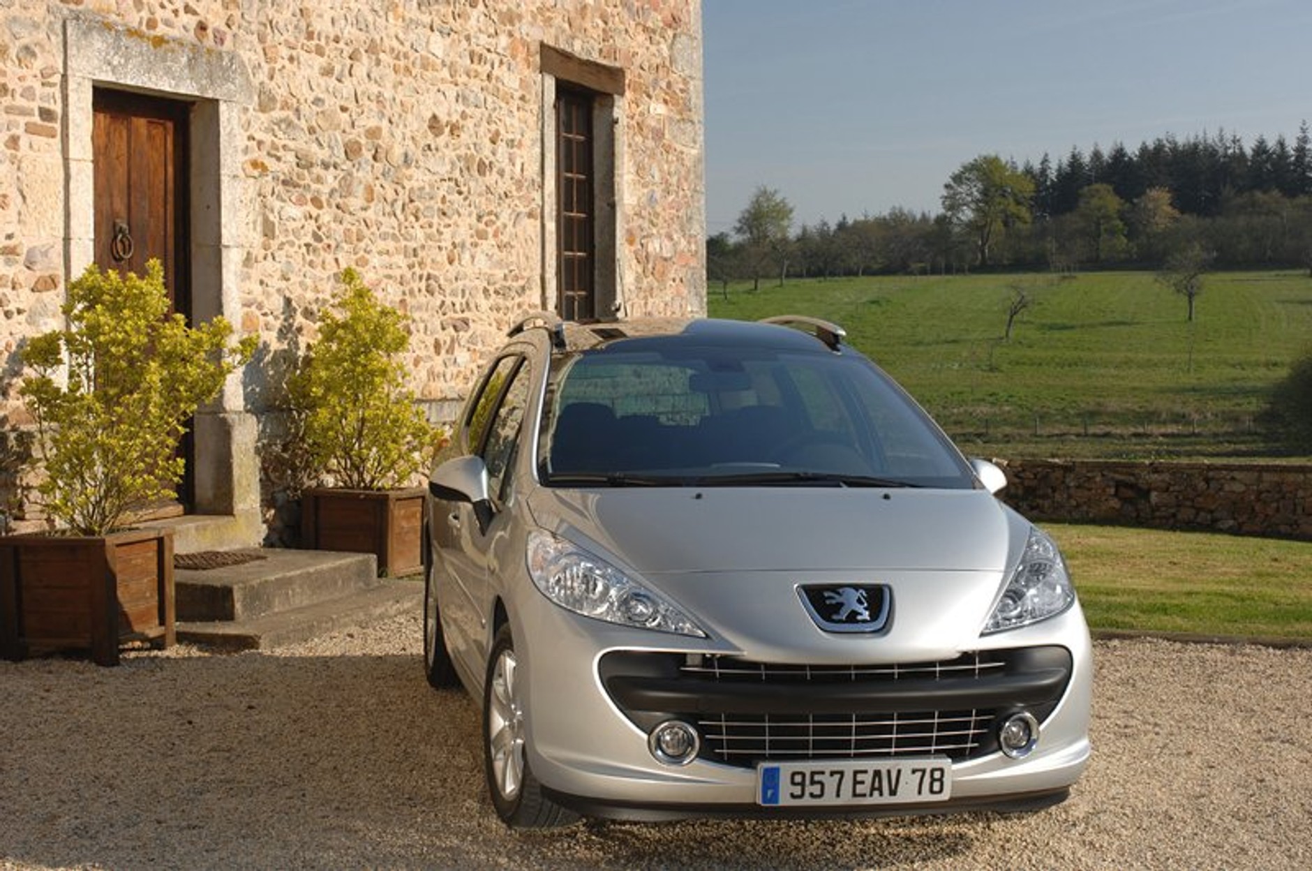 Peugeot 207 SW: małe kombi dopełnia gamę (wymiary, dane techniczne, fotogaleria)