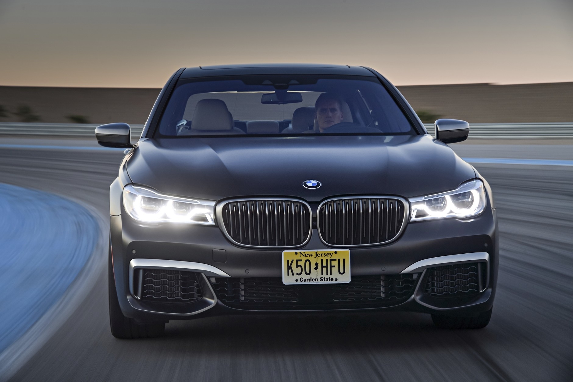 BMW M760i - ostatnie BMW z silnikiem V12