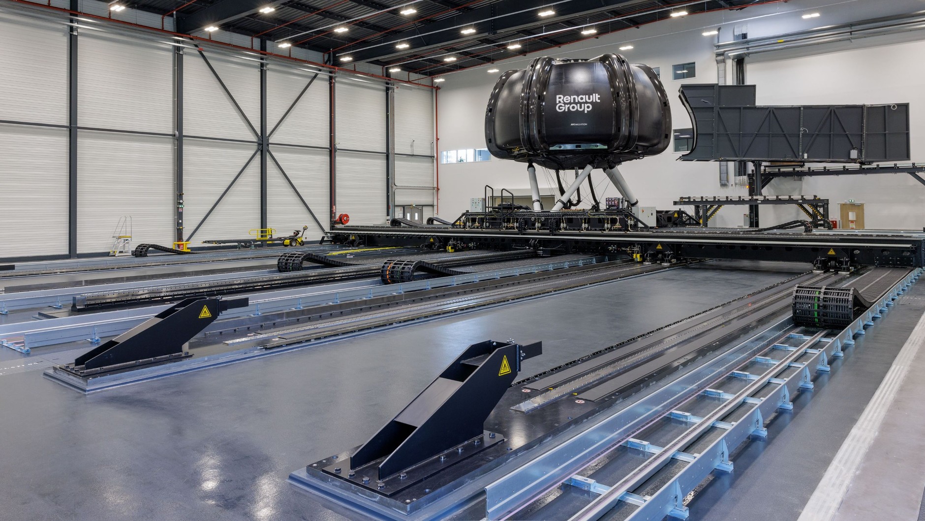 Kabina do symulacji jazd testowych; centrum badawczo-rozwojowe Renault Technocentre w Guyancourt (Francja)