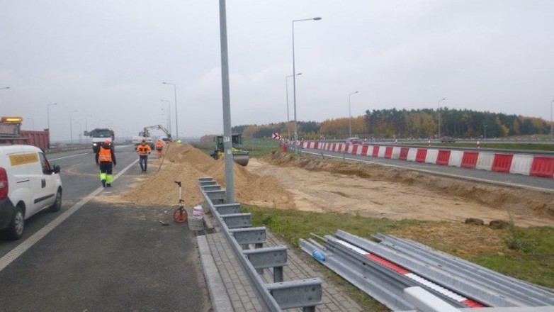 Uwaga: Popękał wiadukt na węźle autostrady A1 pod Łodzią. Od dziś nowa organizacja ruchu