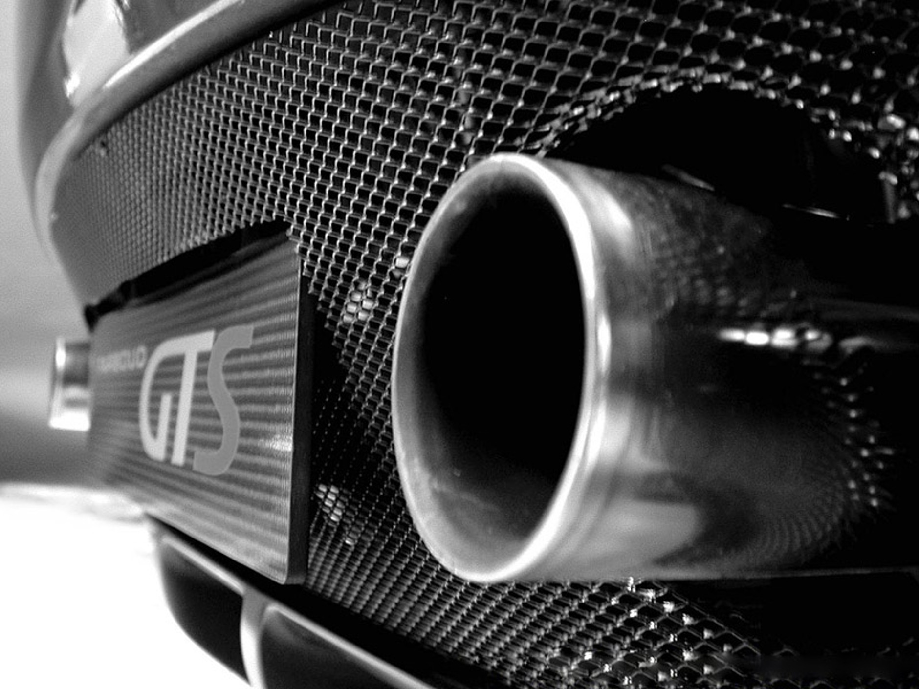 Roszada na Wyspach: Farboud zmienił nazwę na Farbio