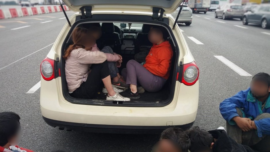 Obywatel Ukrainy przewoził Passatem 9 nielegalnych imigrantów