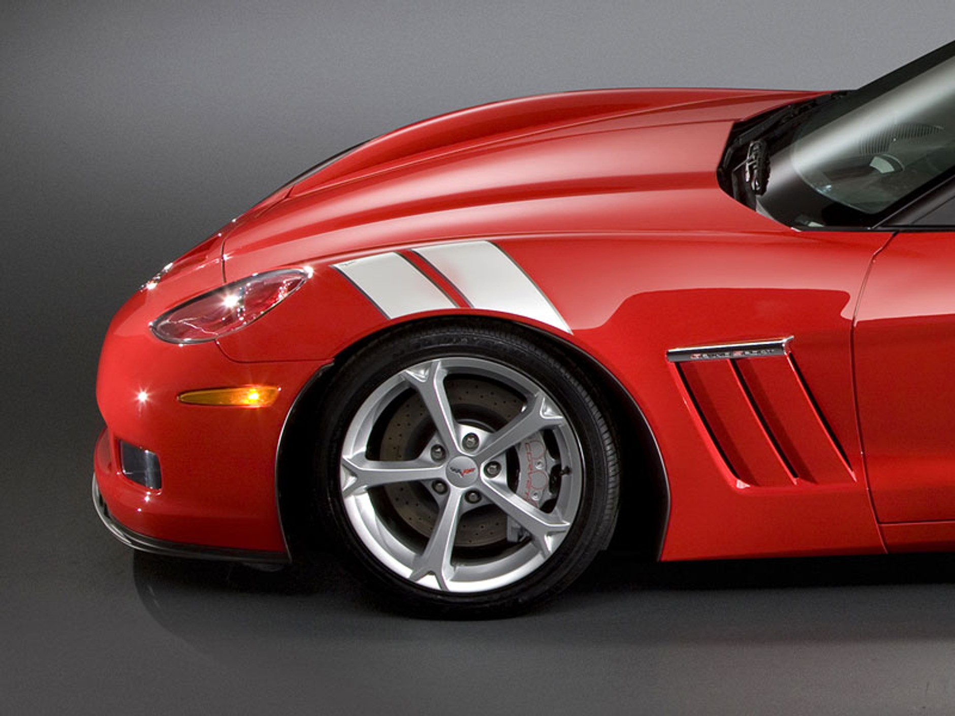 Corvette Grand Sport: poszerzone nadwozie i więcej mocy