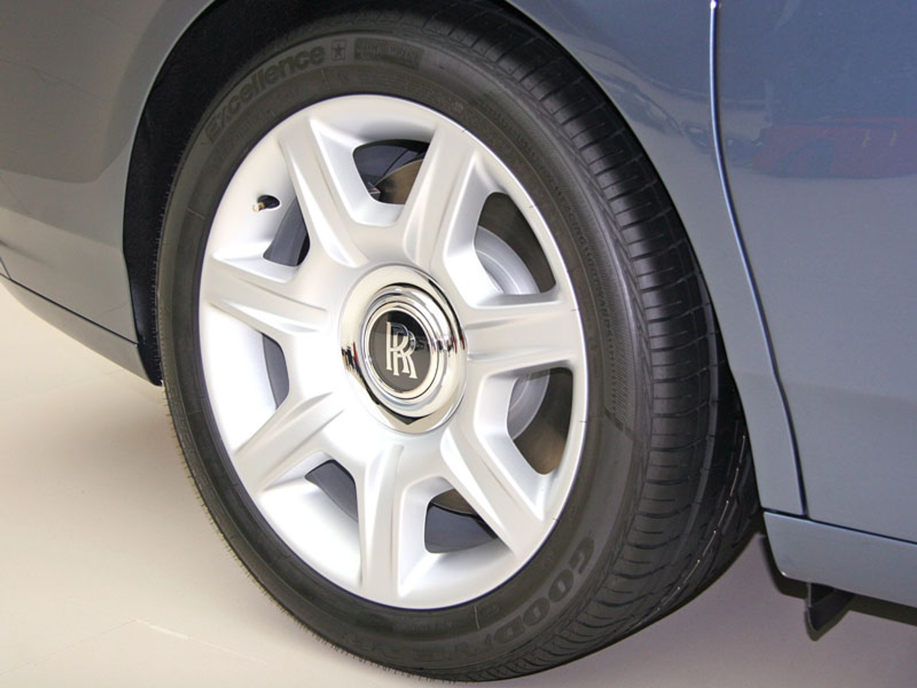 IAA Frankfurt 2009: Rolls-Royce Ghost – pierwsze wrażenia (fotogaleria)