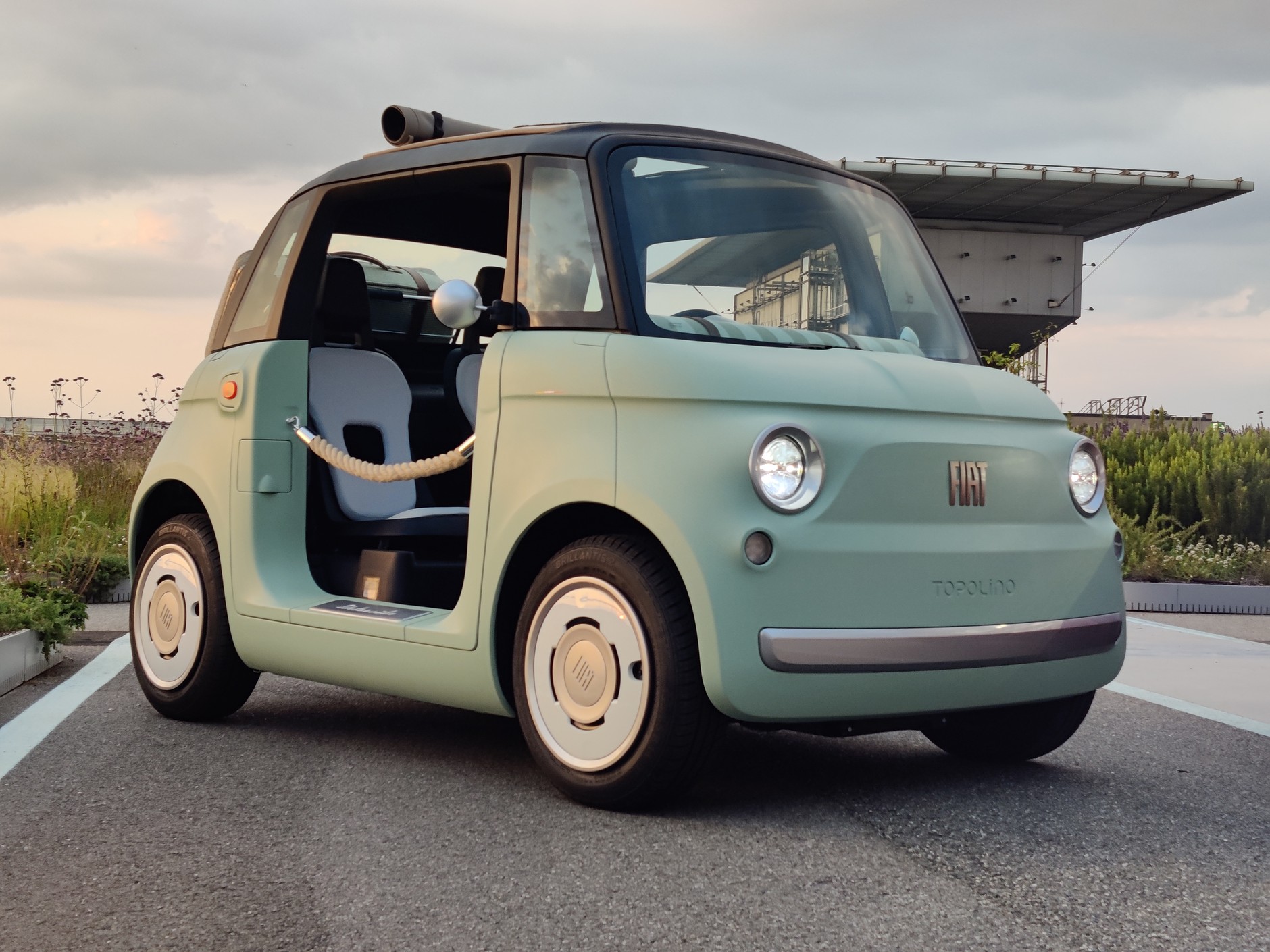 Fiat Topolino. Też bez drzwi, za to ze zwijanym dachem